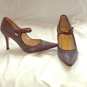 Manolo Blahnik size 37 / 7 Gorgeous Gray Suede 😍